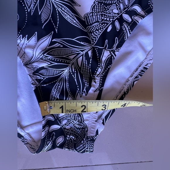 Catalina Women's High Neck Keyhole One Piece Swimsuit Size Small Black/White - Picture 7 of 13